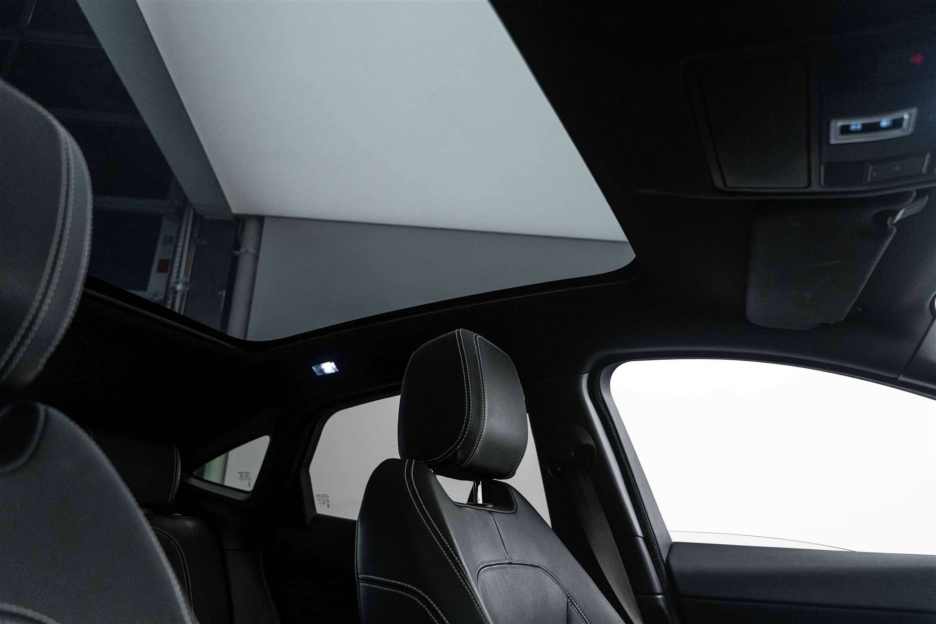 JAGUAR E-Pace 2.0 P250 AWD Automatik-image-12