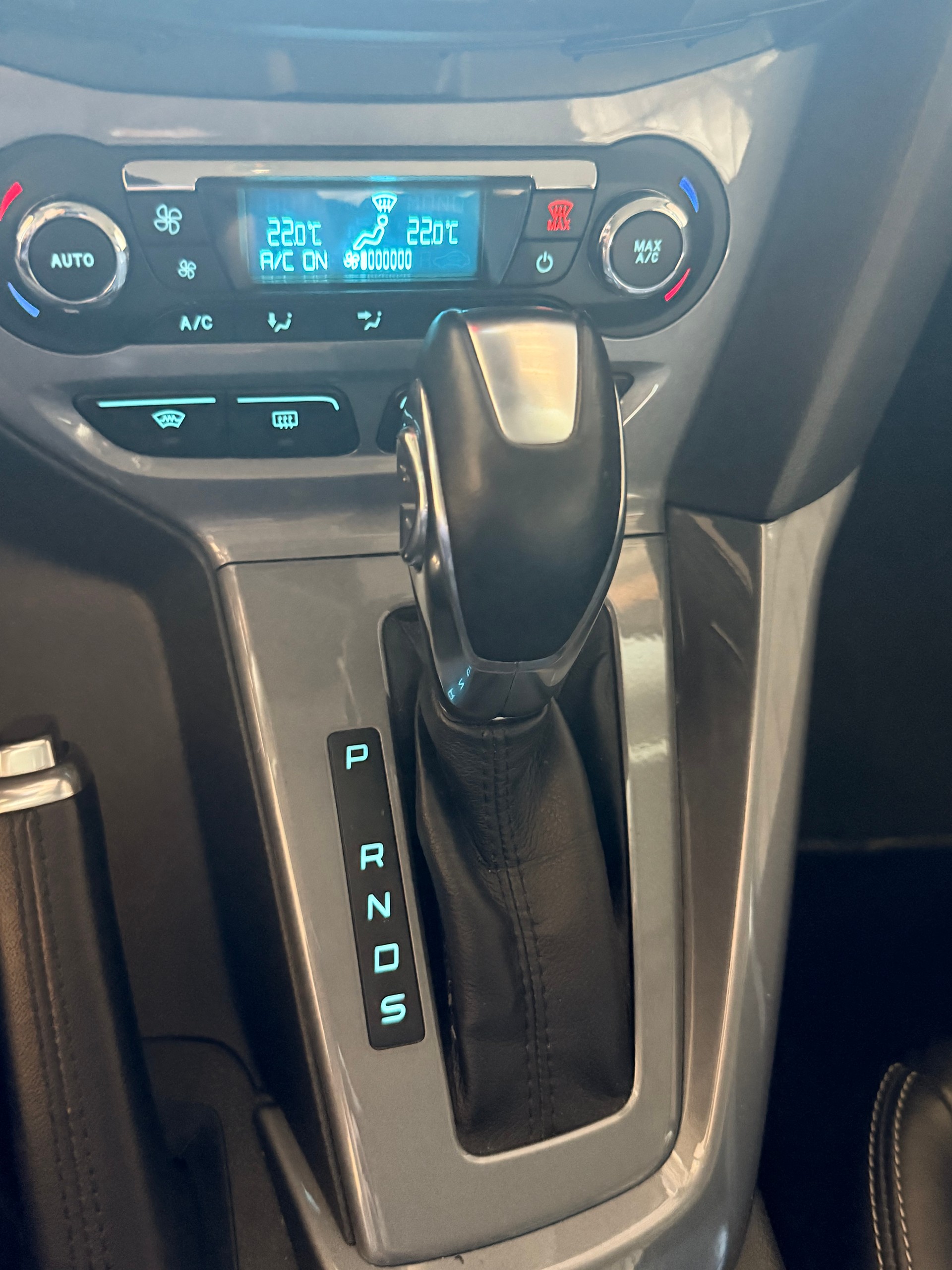 FORD Focus 2.0 TDCi Trend PowerShift-image-12