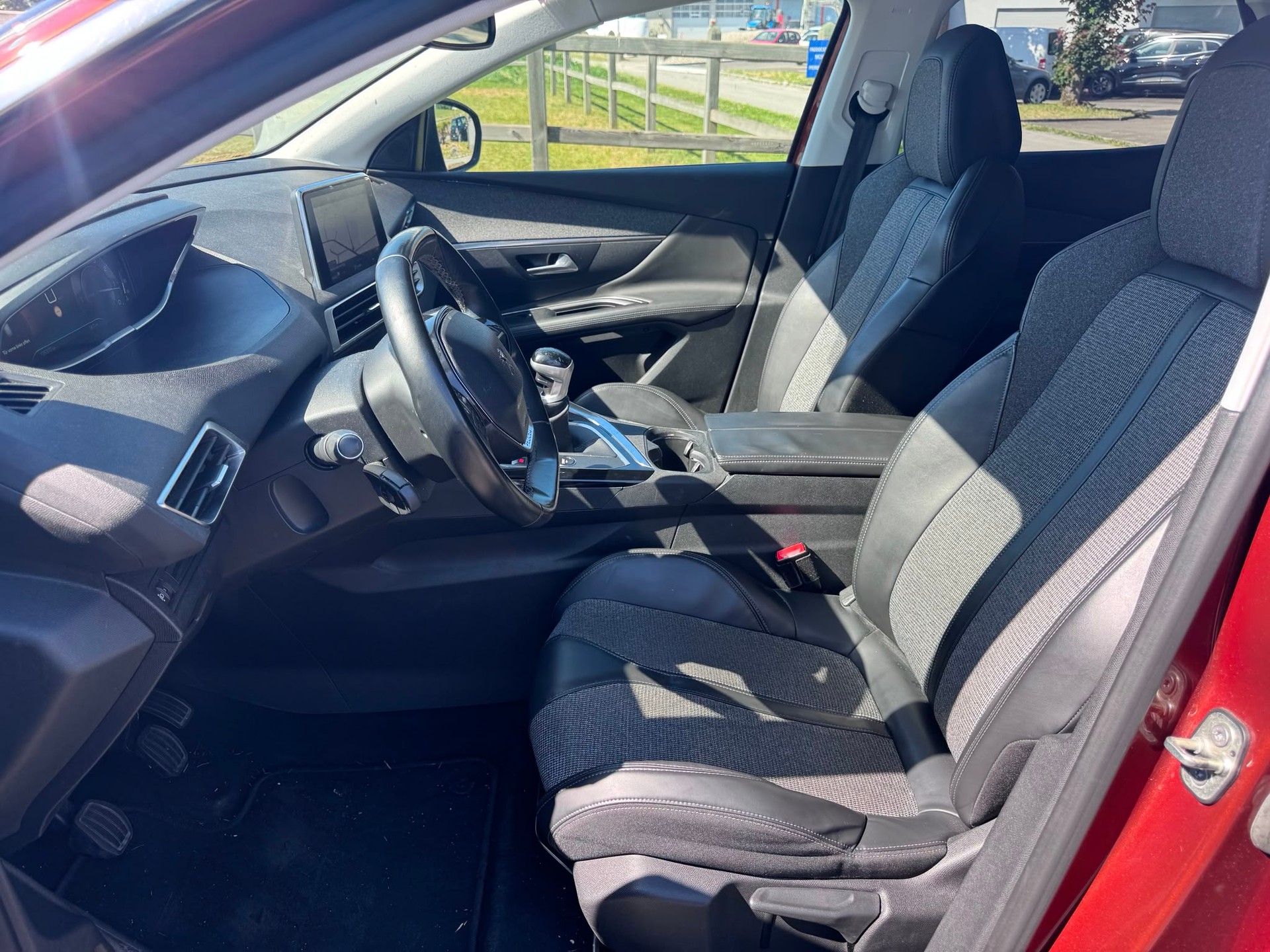 PEUGEOT 1.2 Pure Tech Allure-image-8
