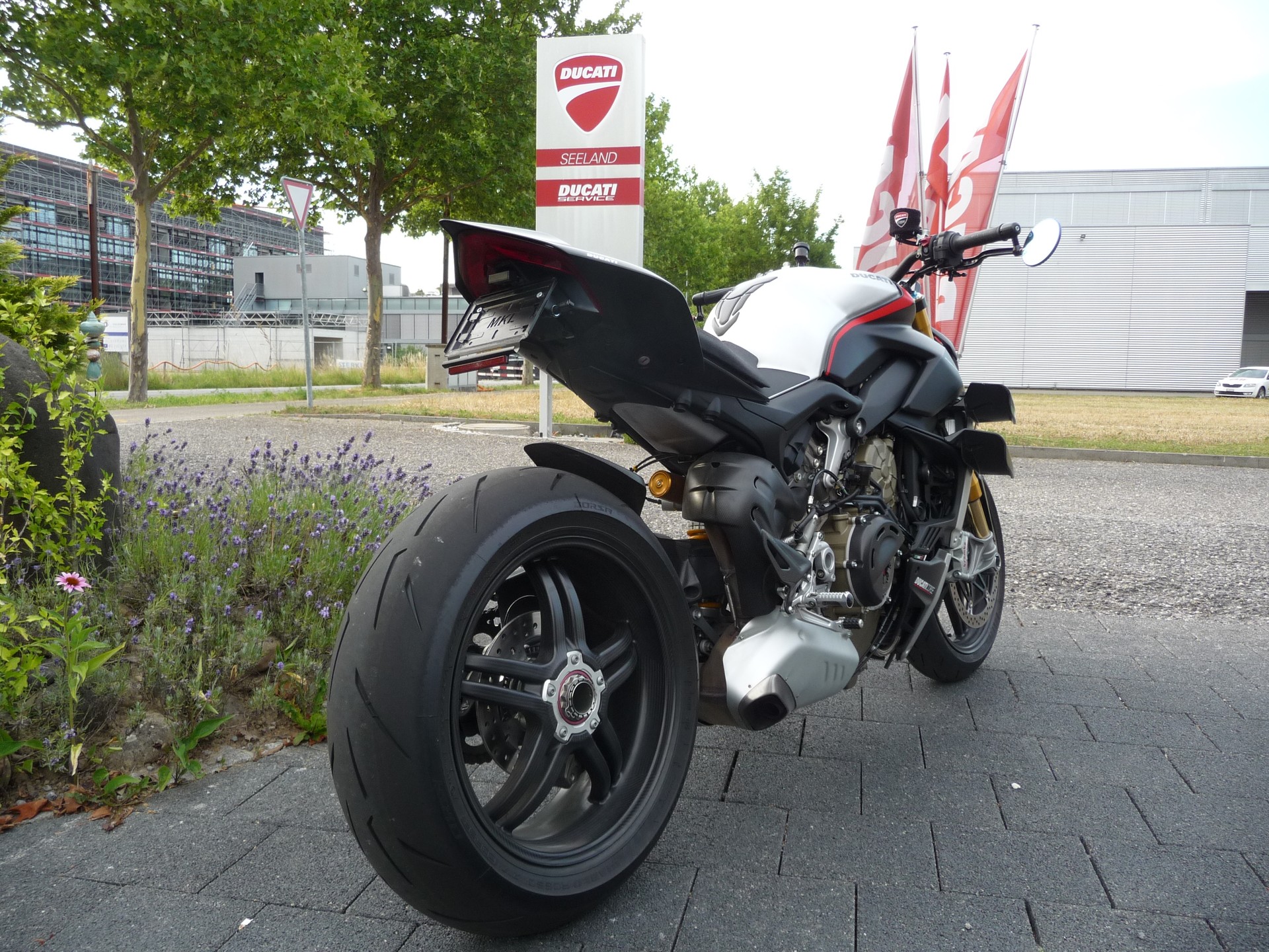 DUCATI Streetfighter V4 SP-image-1