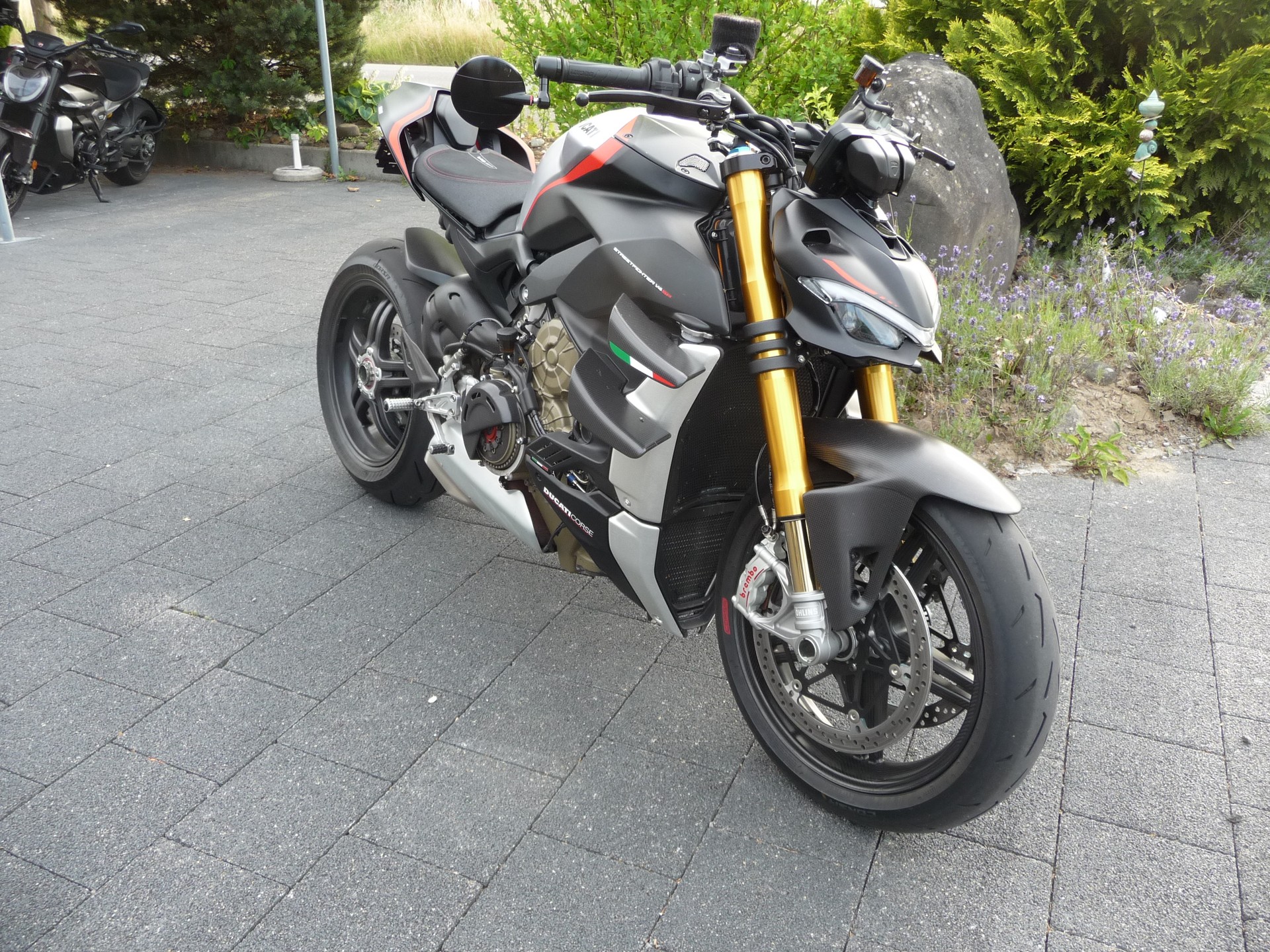 DUCATI Streetfighter V4 SP-image-2