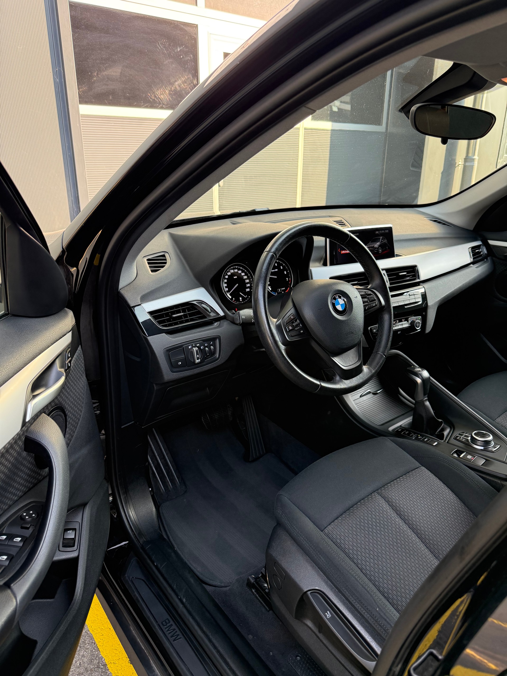BMW X1 xDrive 25e Sport Line Steptronic-image-12