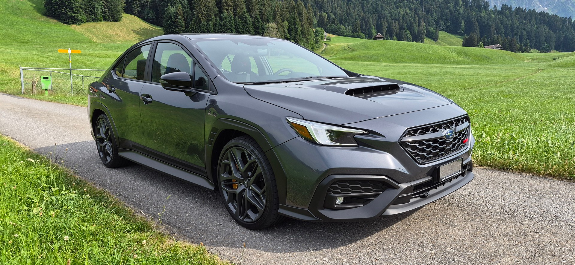 SUBARU WRX tS-showroom-element-2