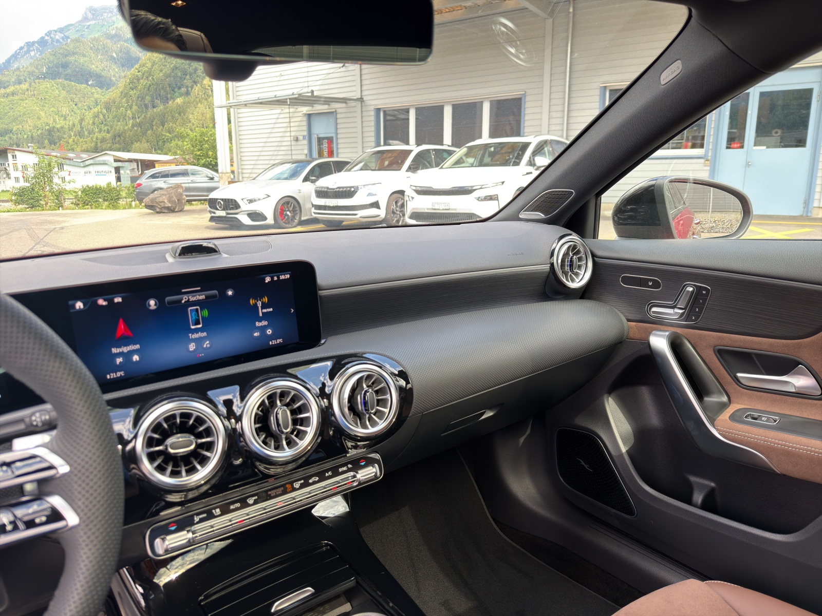 MERCEDES-BENZ A 200 Night Star 7G-DCT-image-10