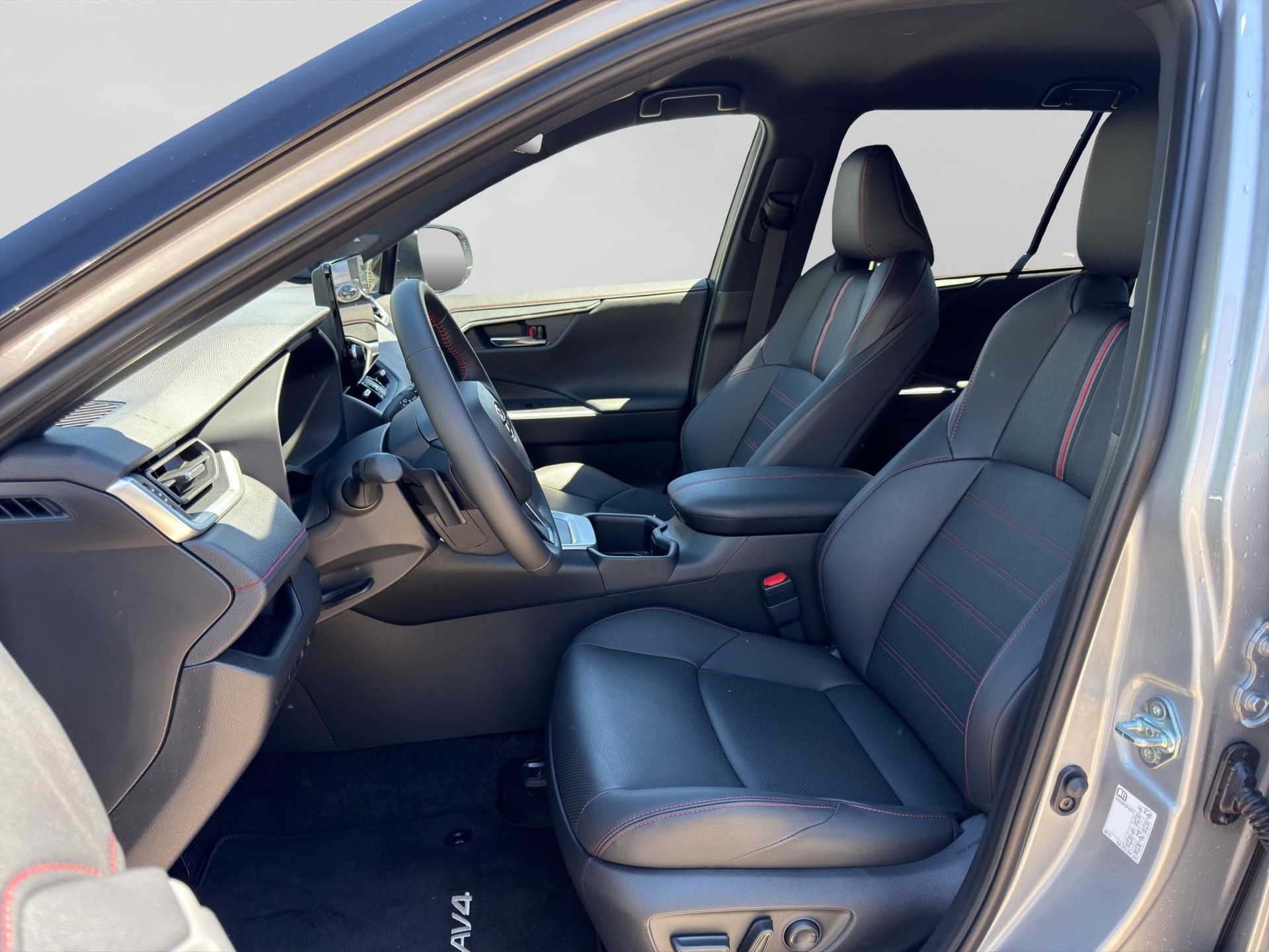 TOYOTA RAV4 2.5 Plug-In-Hybrid Platinum-showroom-element-1