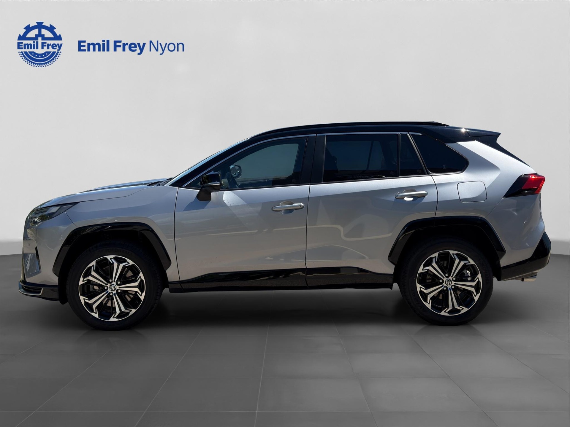 TOYOTA RAV4 2.5 Plug-In-Hybrid Platinum-showroom-element-2