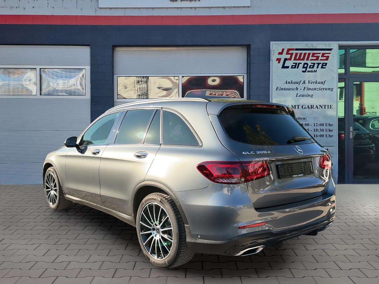 MERCEDES-BENZ GLC 300 d AMG Line 4Matic 9G-Tronic mit AHK & Panoramadach-image-5