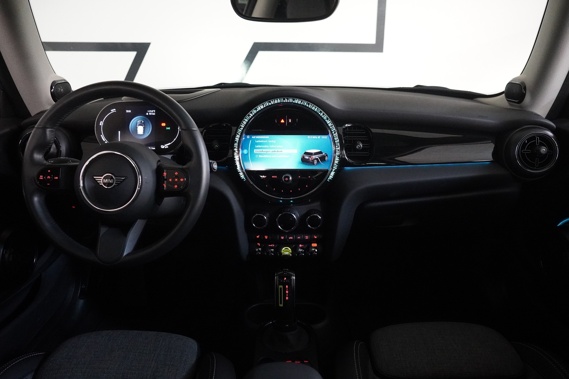 MINI Cooper SE Mosaert Edition-image-18