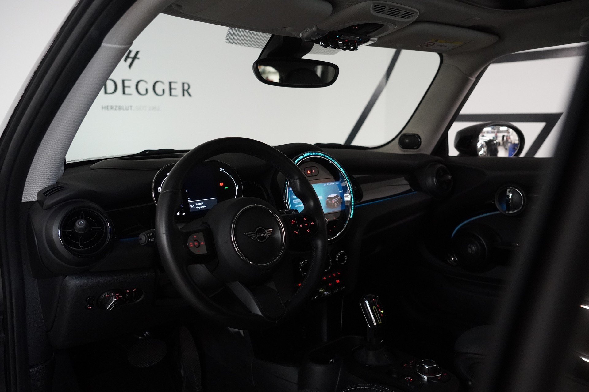 MINI Cooper SE Mosaert Edition-image-23