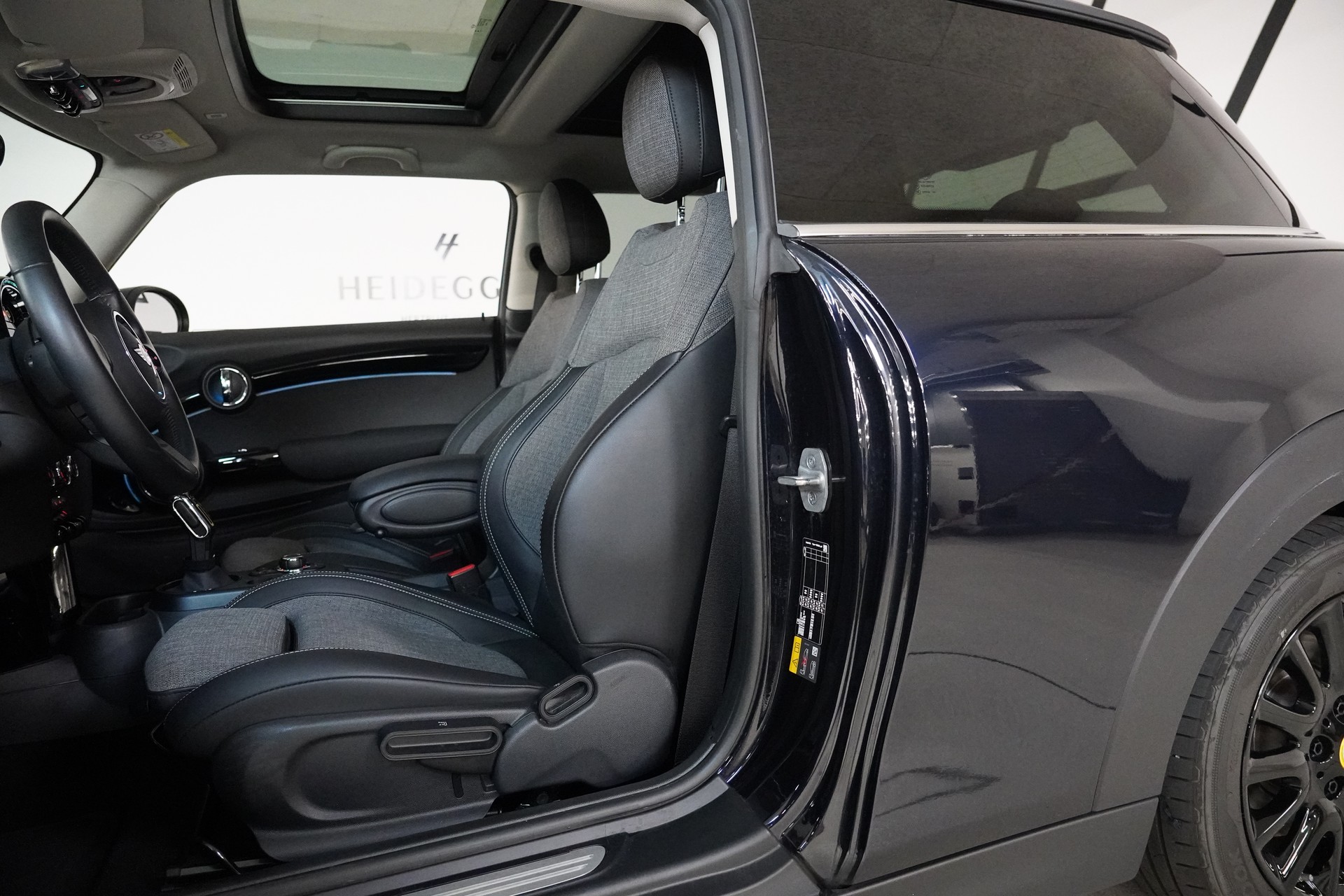 MINI Cooper SE Mosaert Edition-image-11