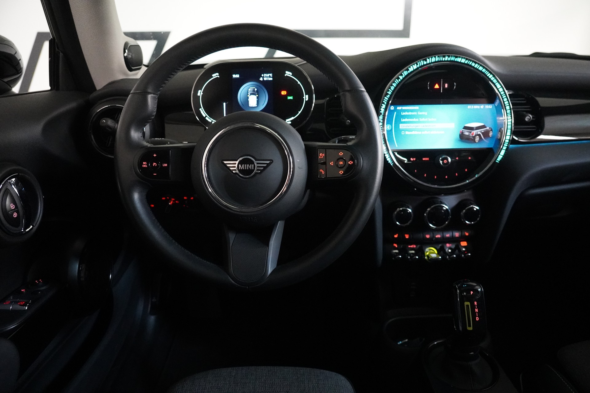 MINI Cooper SE Mosaert Edition-image-21