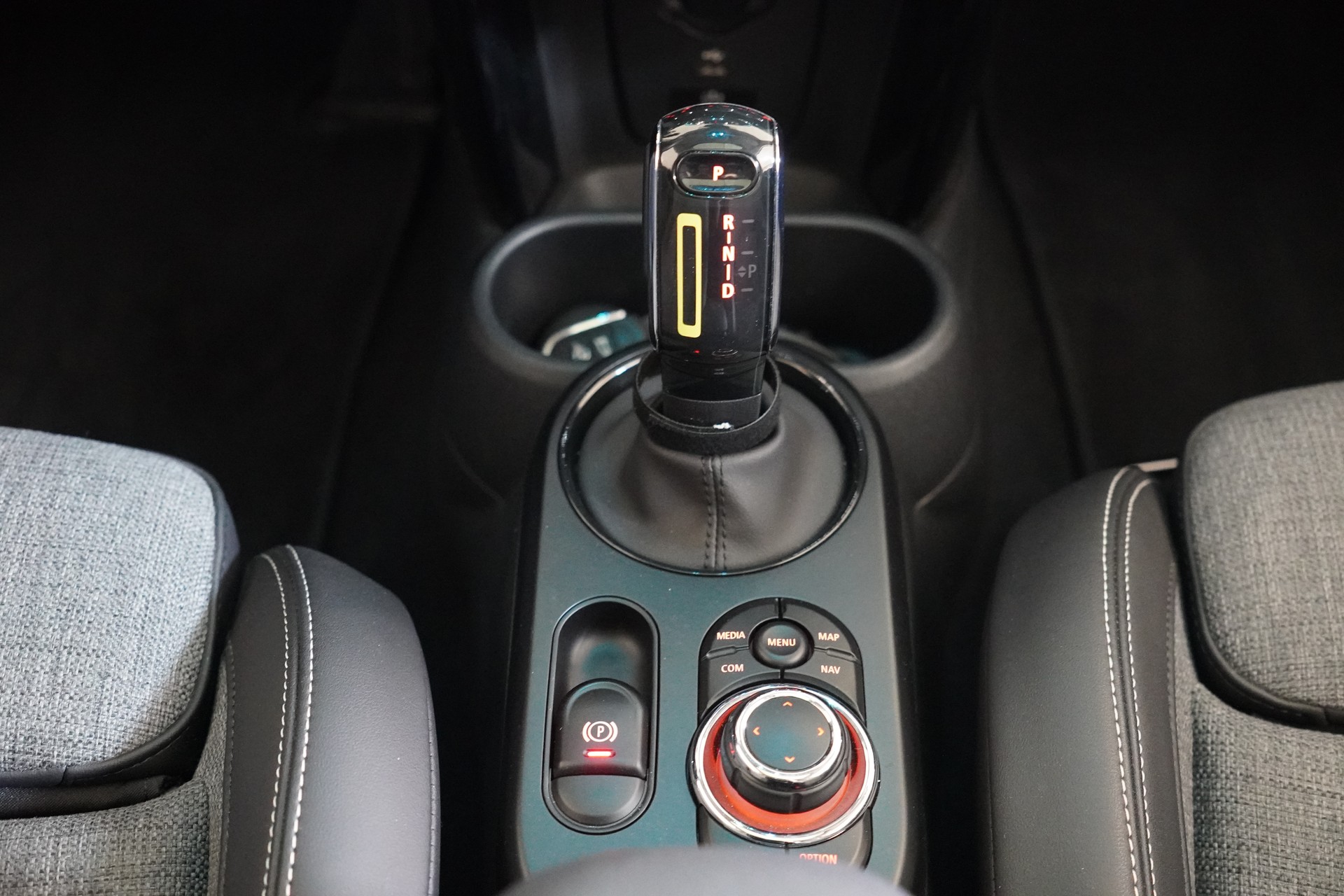 MINI Cooper SE Mosaert Edition-image-20