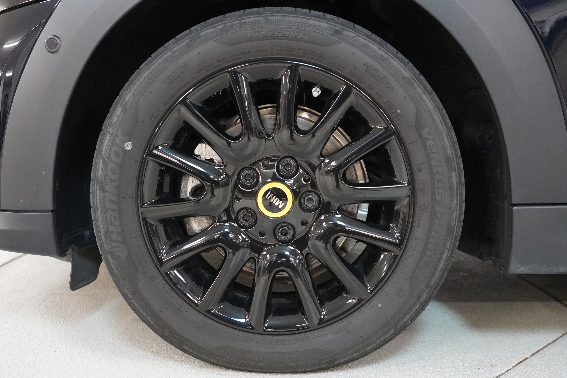MINI Cooper SE Mosaert Edition-image-10