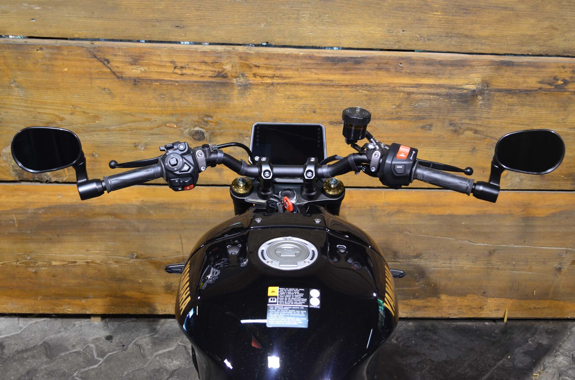 YAMAHA XSR 900 ABS-image-2