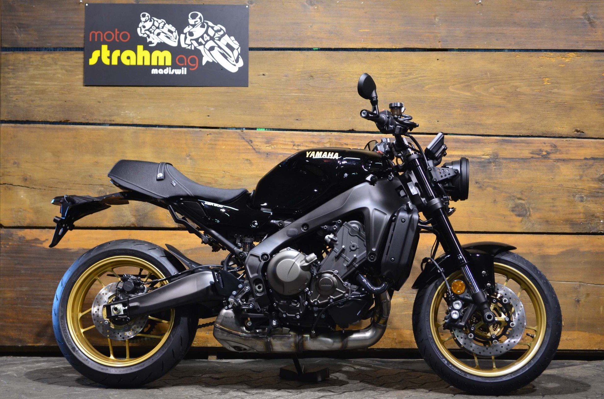 YAMAHA XSR 900 ABS-image-1