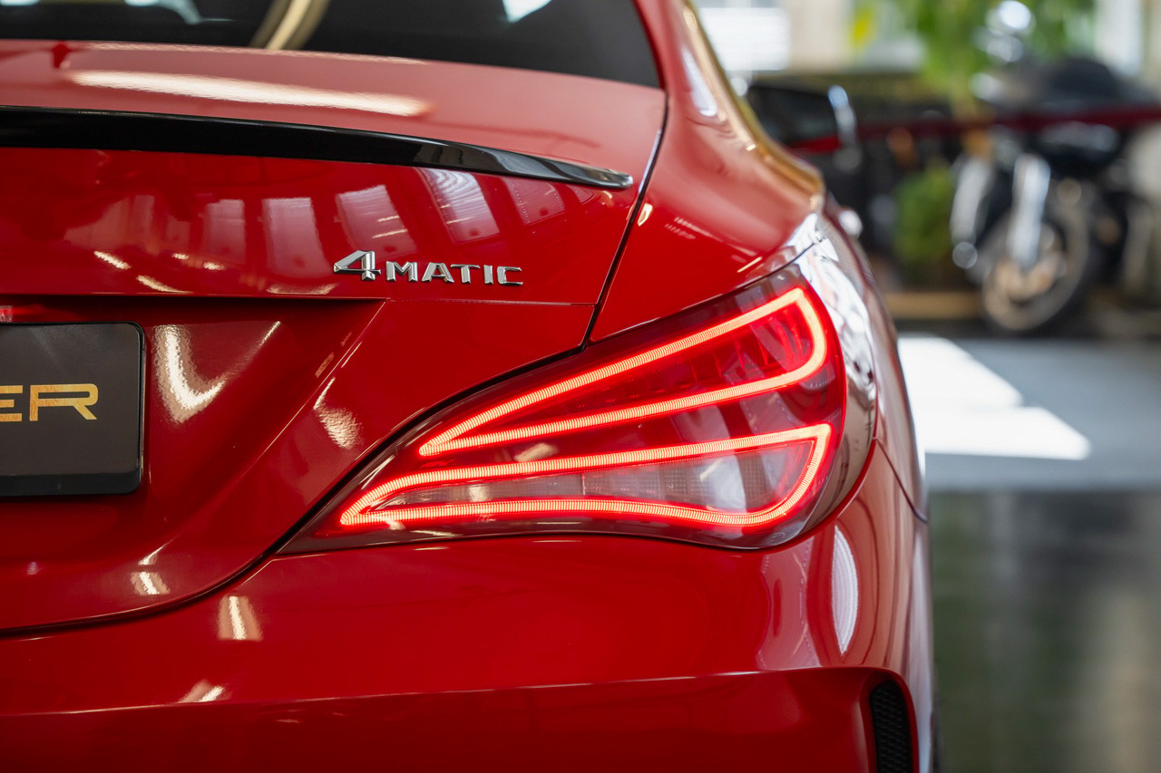 MERCEDES-BENZ CLA 250 AMG Line 7G-DCT 4Matic-image-8