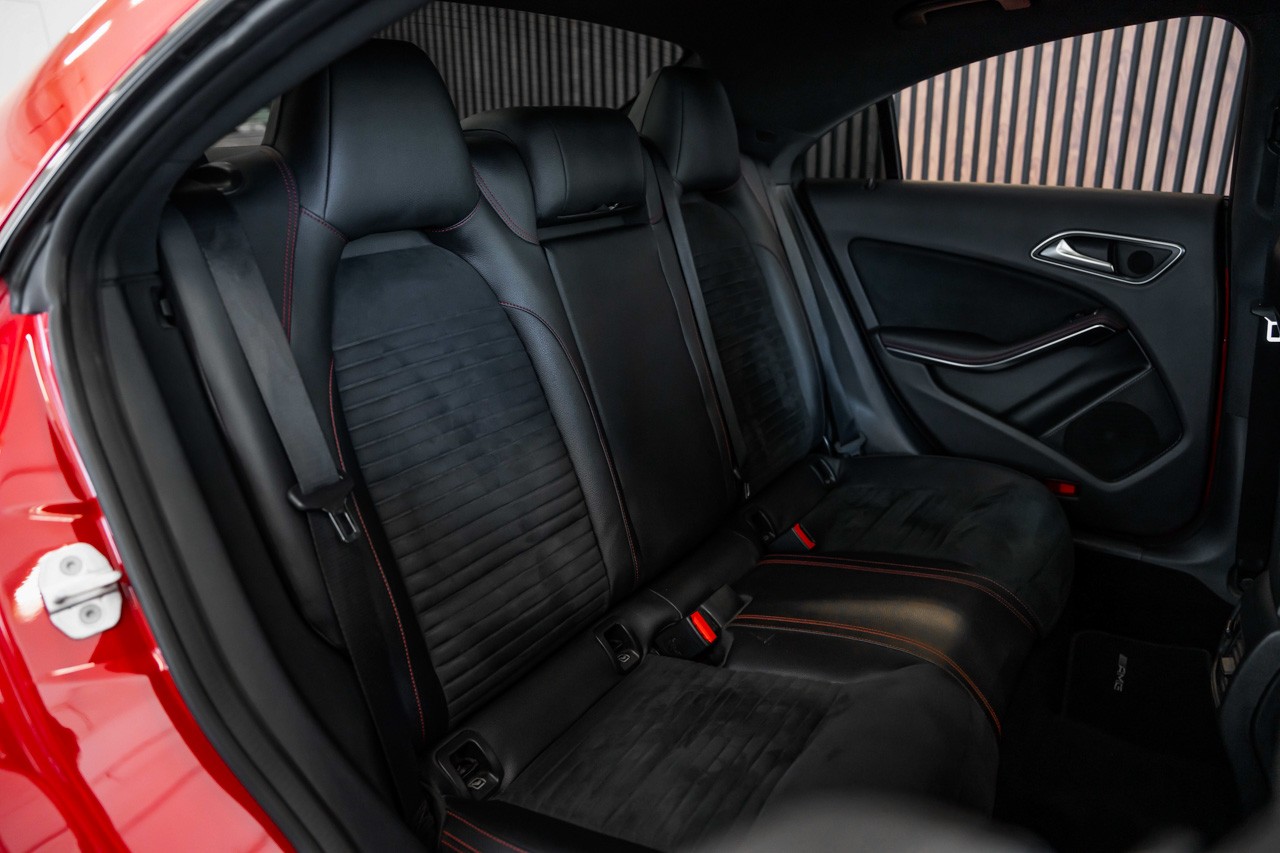 MERCEDES-BENZ CLA 250 AMG Line 7G-DCT 4Matic-image-16