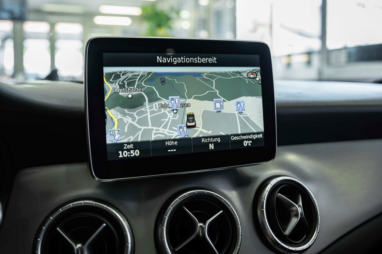 MERCEDES-BENZ CLA 250 AMG Line 7G-DCT 4Matic-image-21