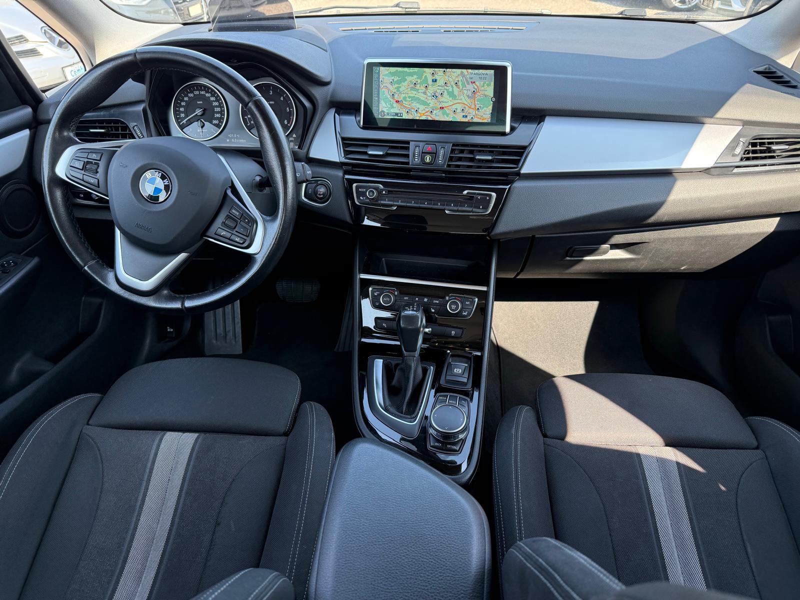 BMW 218d xDrive Active Tourer-image-9