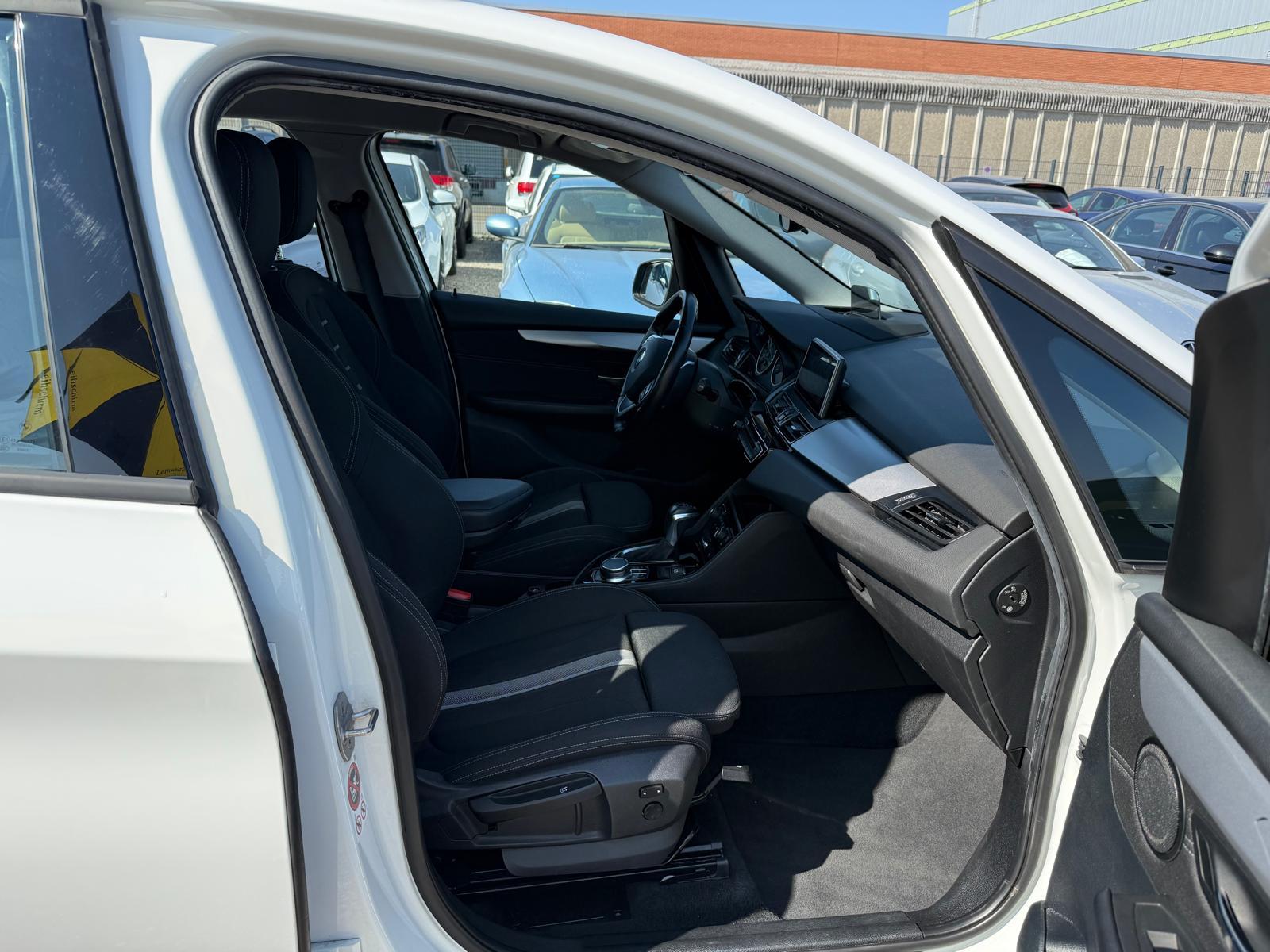 BMW 218d xDrive Active Tourer-image-10