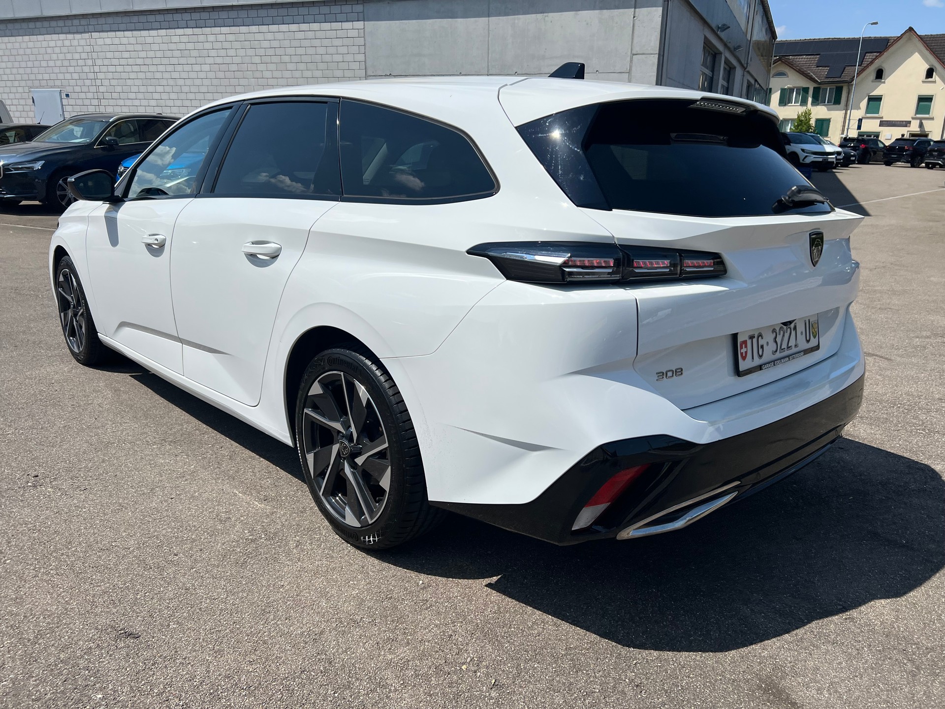 PEUGEOT 308 SW 1.5 BlueHDI Allure Pack EAT8-image-10