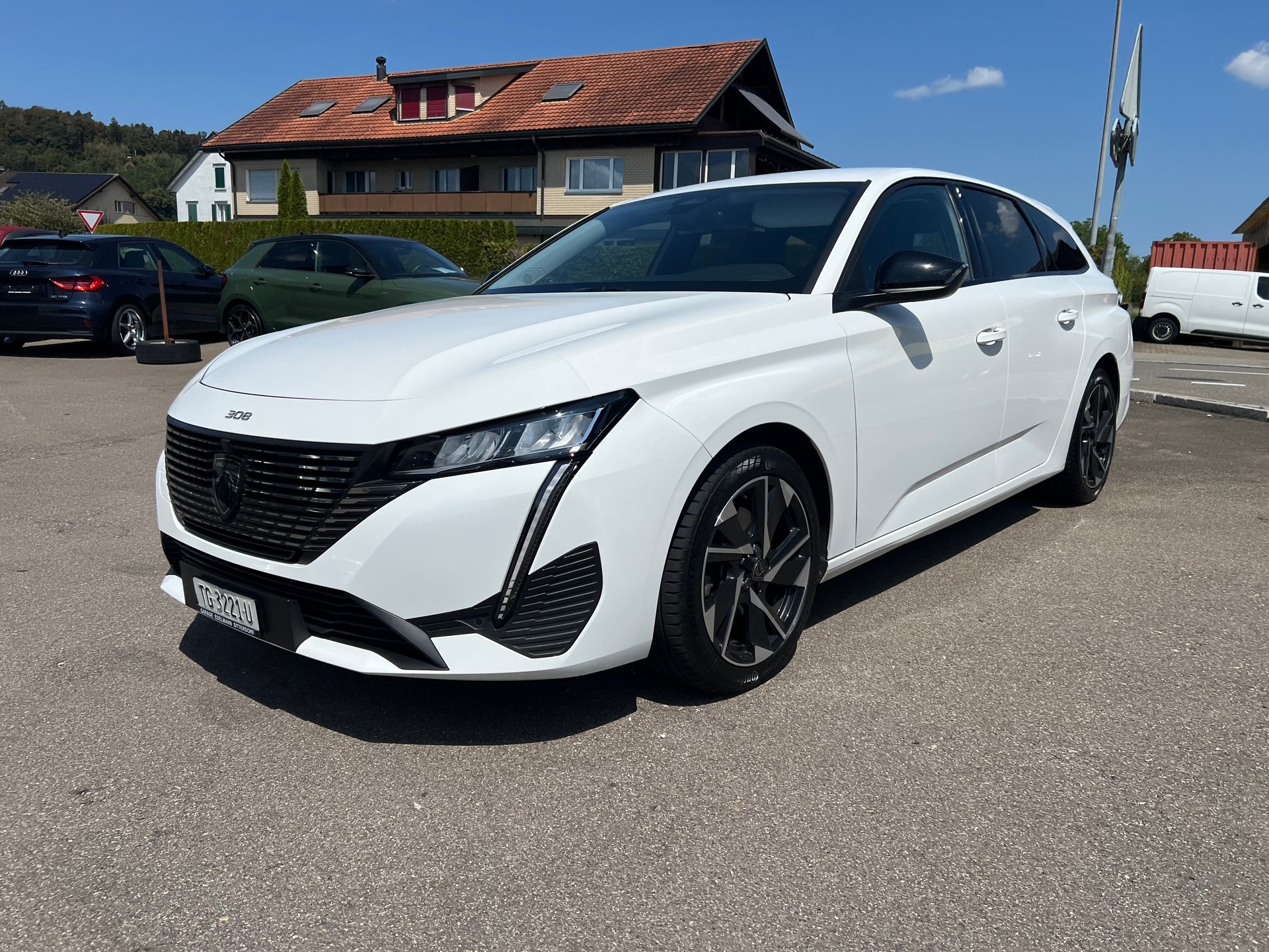 PEUGEOT 308 SW 1.5 BlueHDI Allure Pack EAT8-showroom-element-1