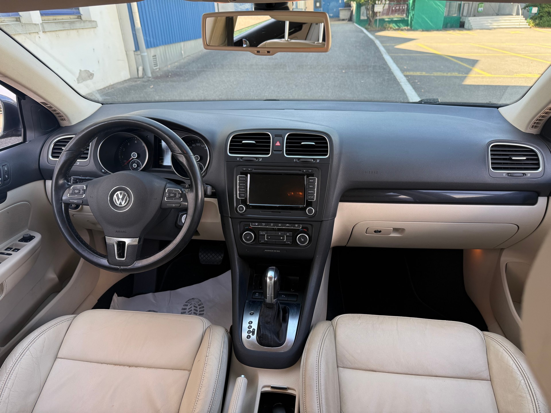 VW Golf Variant 1.4 TSI Comfortline DSG-image-8