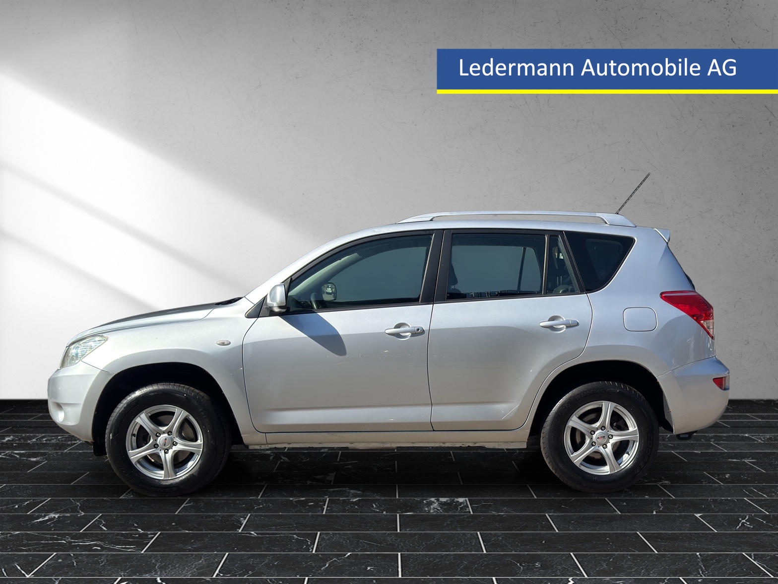 TOYOTA RAV-4 2.0 16V Linea Terra-showroom-element-1