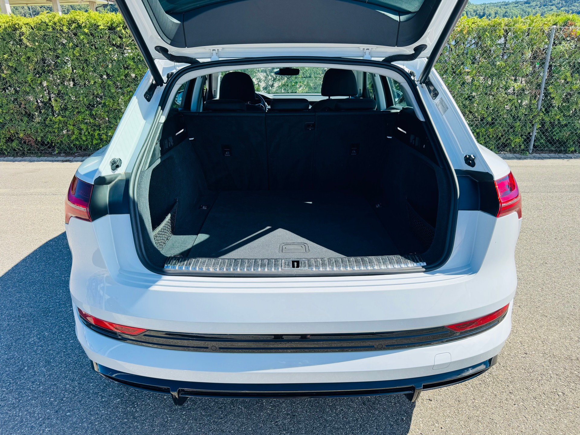 AUDI e-tron 50 S Line quattro-image-14