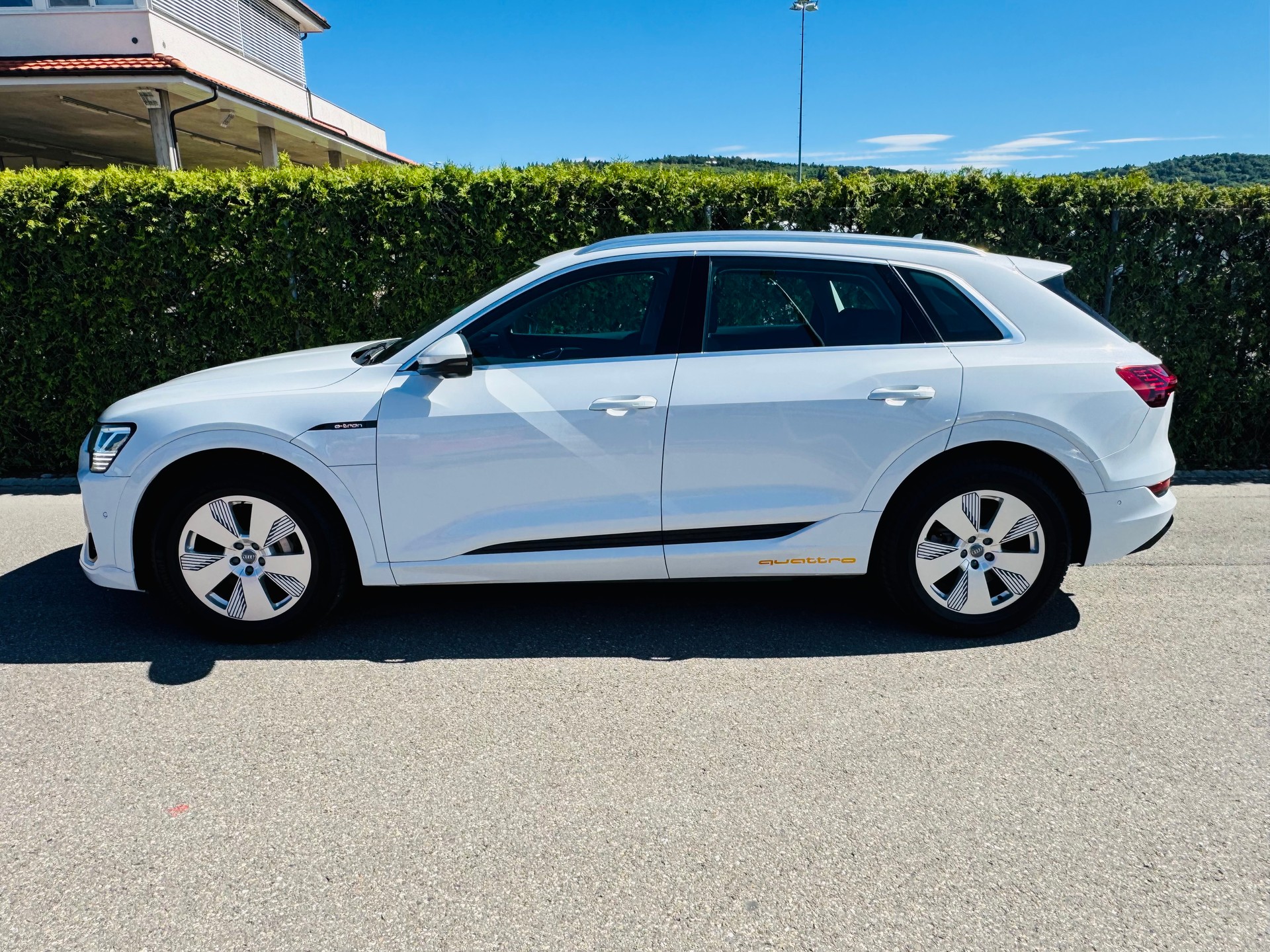 AUDI e-tron 50 S Line quattro-image-7