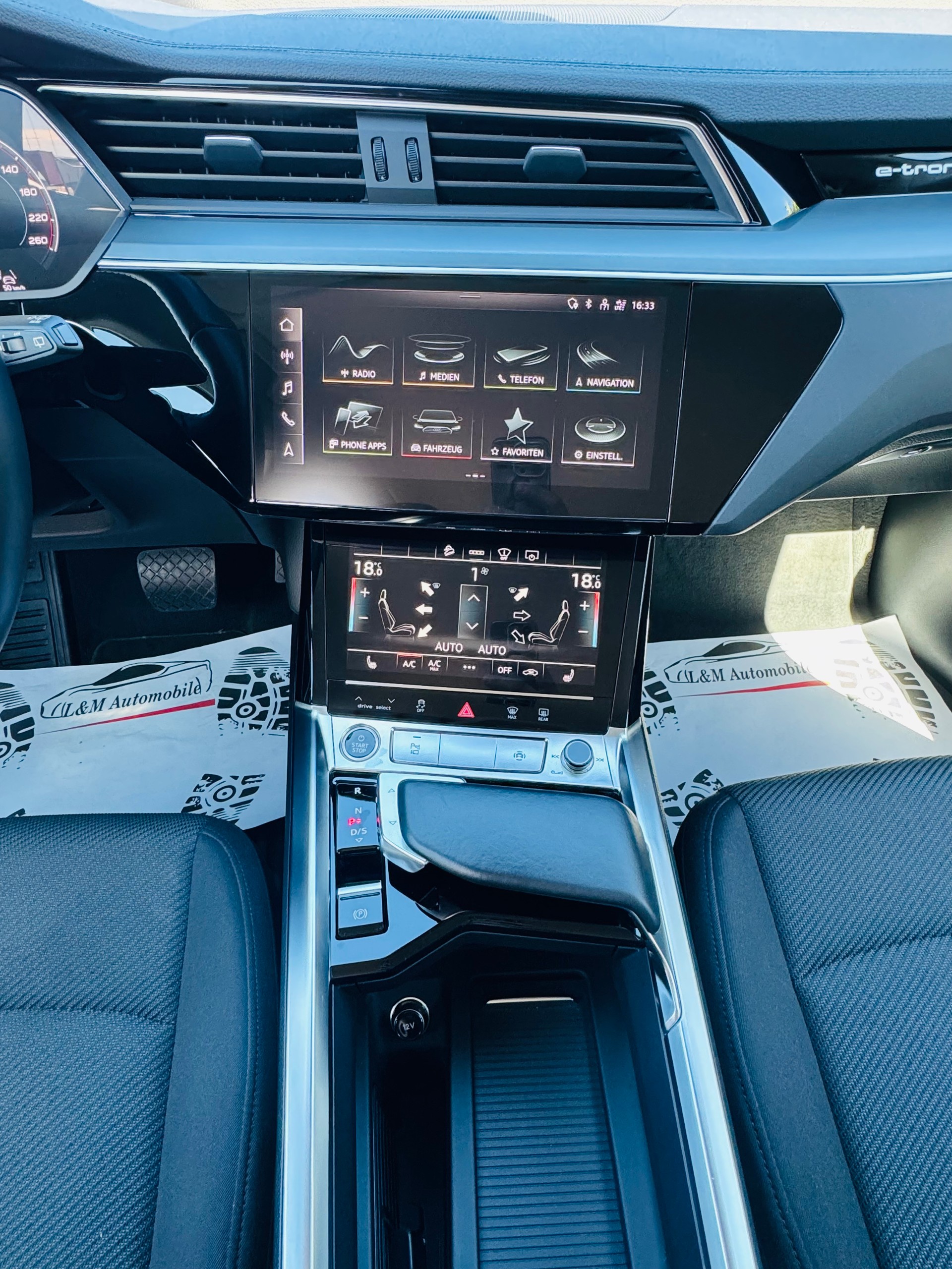 AUDI e-tron 50 S Line quattro-image-9