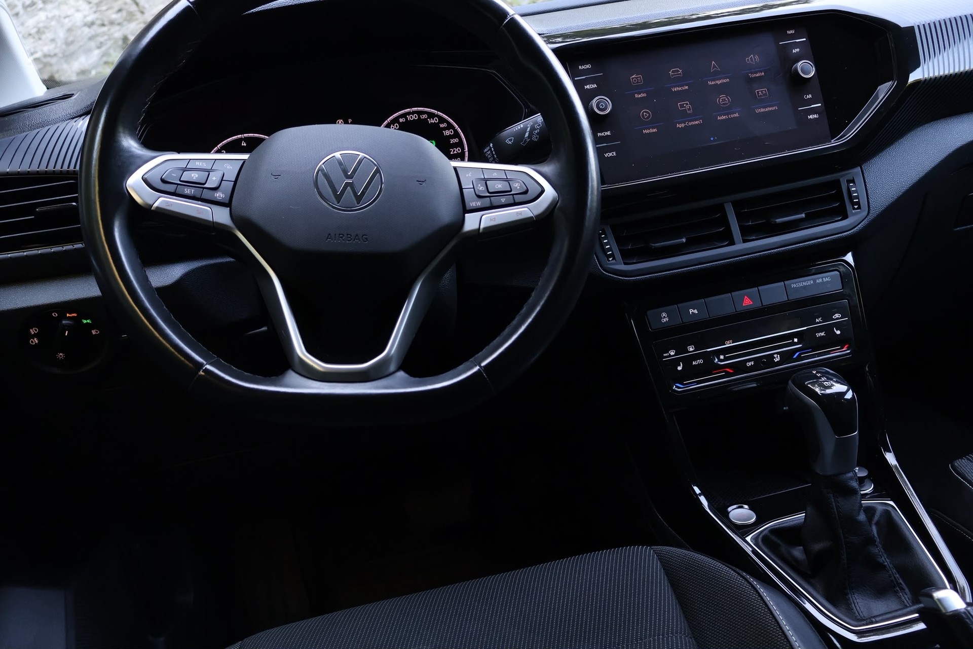 VW T-Cross 1.0 TSI Life DSG-image-11
