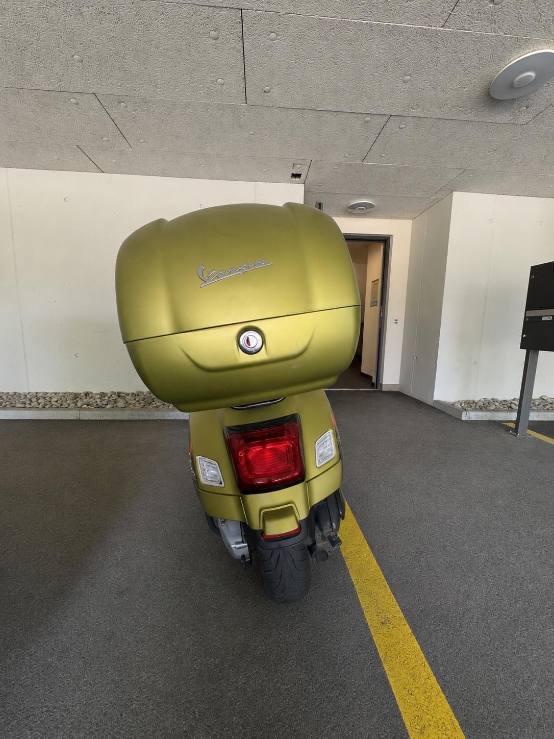 PIAGGIO Vespa GTS 300-image-2