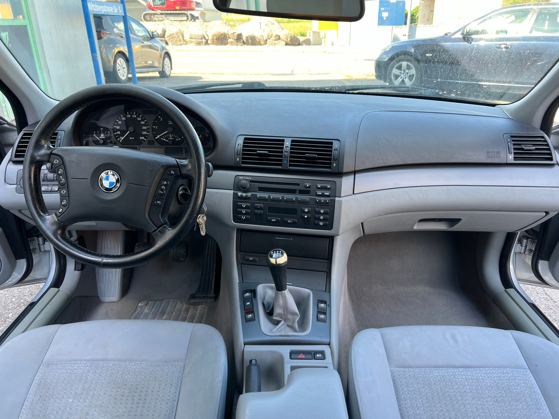 BMW 320d Touring-image-6
