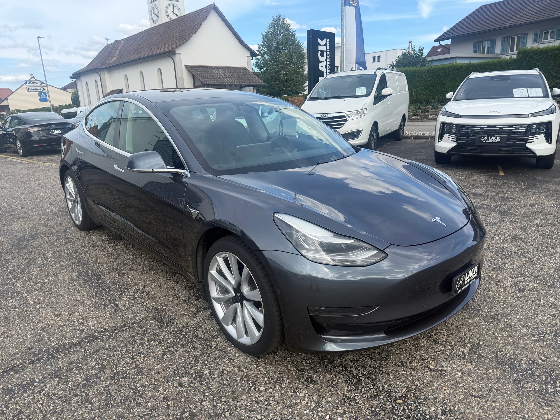 TESLA Model 3 Long Range Dual Motor AWD-showroom-element-3
