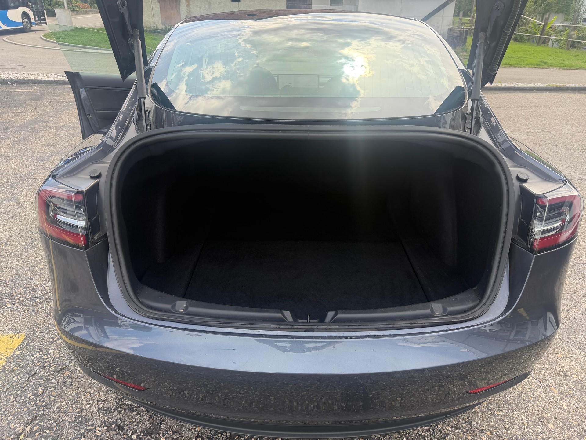 TESLA Model 3 Long Range Dual Motor AWD-image-16
