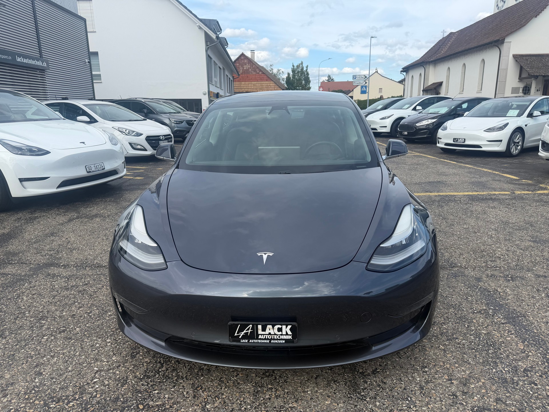 TESLA Model 3 Long Range Dual Motor AWD-showroom-element-2