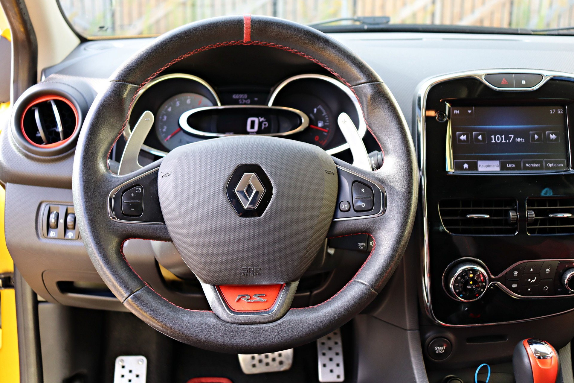 RENAULT Clio 1.6 T RS 200 EDC-image-9