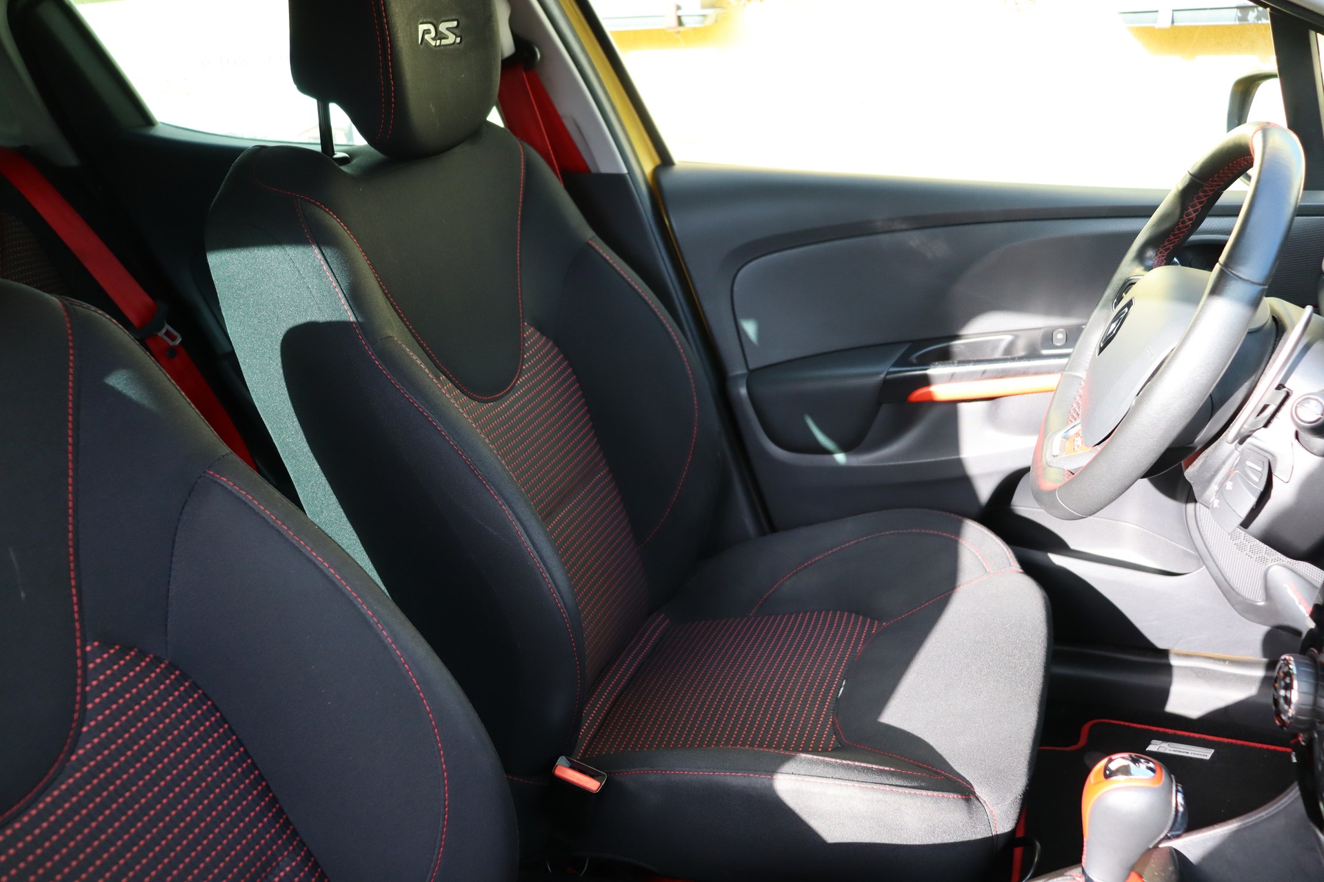 RENAULT Clio 1.6 T RS 200 EDC-image-10