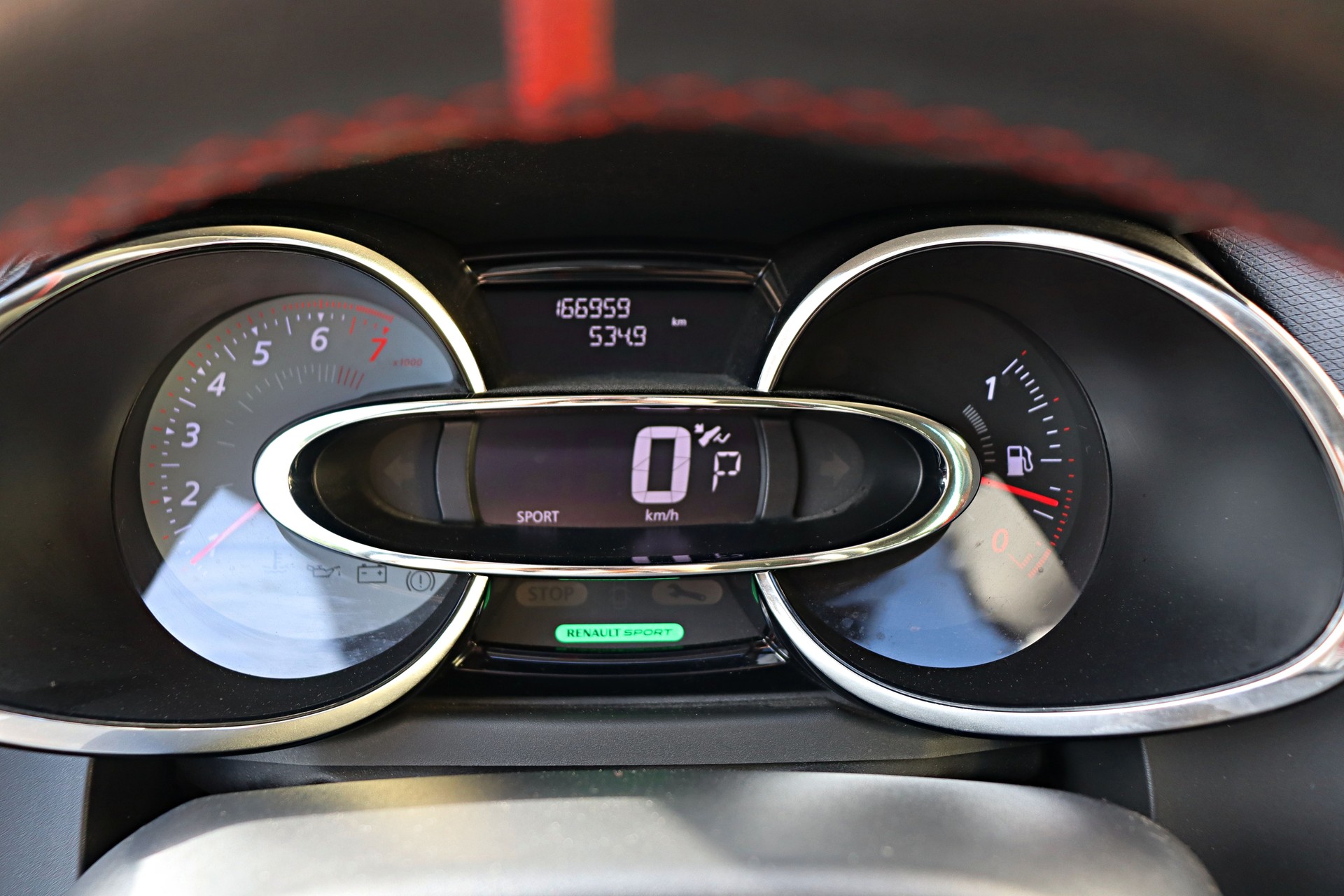 RENAULT Clio 1.6 T RS 200 EDC-image-15