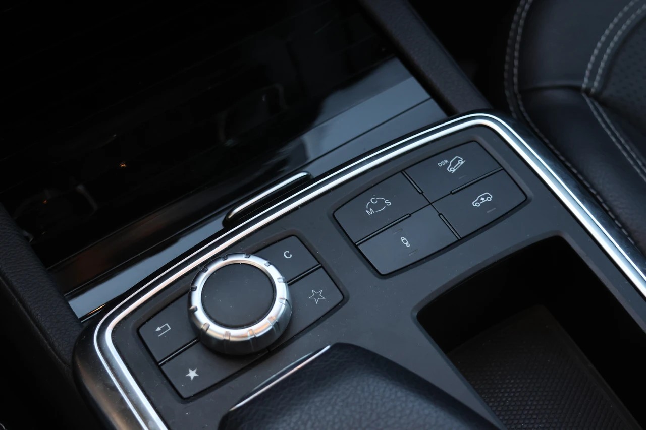 MERCEDES-BENZ ML 63 AMG Executive 4Matic Speedshift-image-24