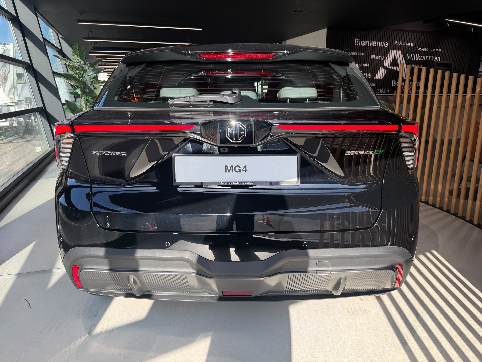MG 4 EV 64kWh Xpower AWD-showroom-element-2