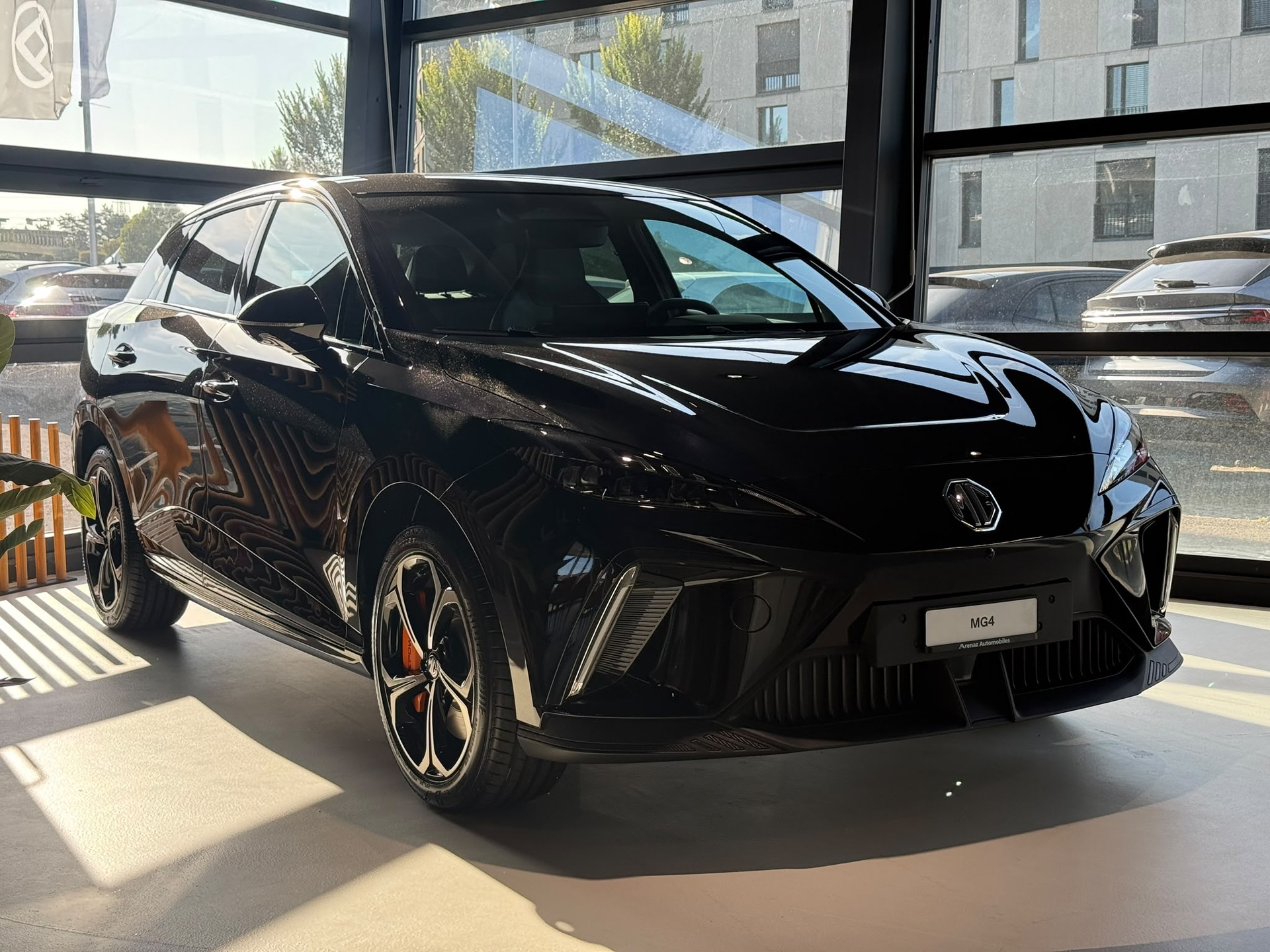 MG 4 EV 64kWh Xpower AWD-showroom-element-3