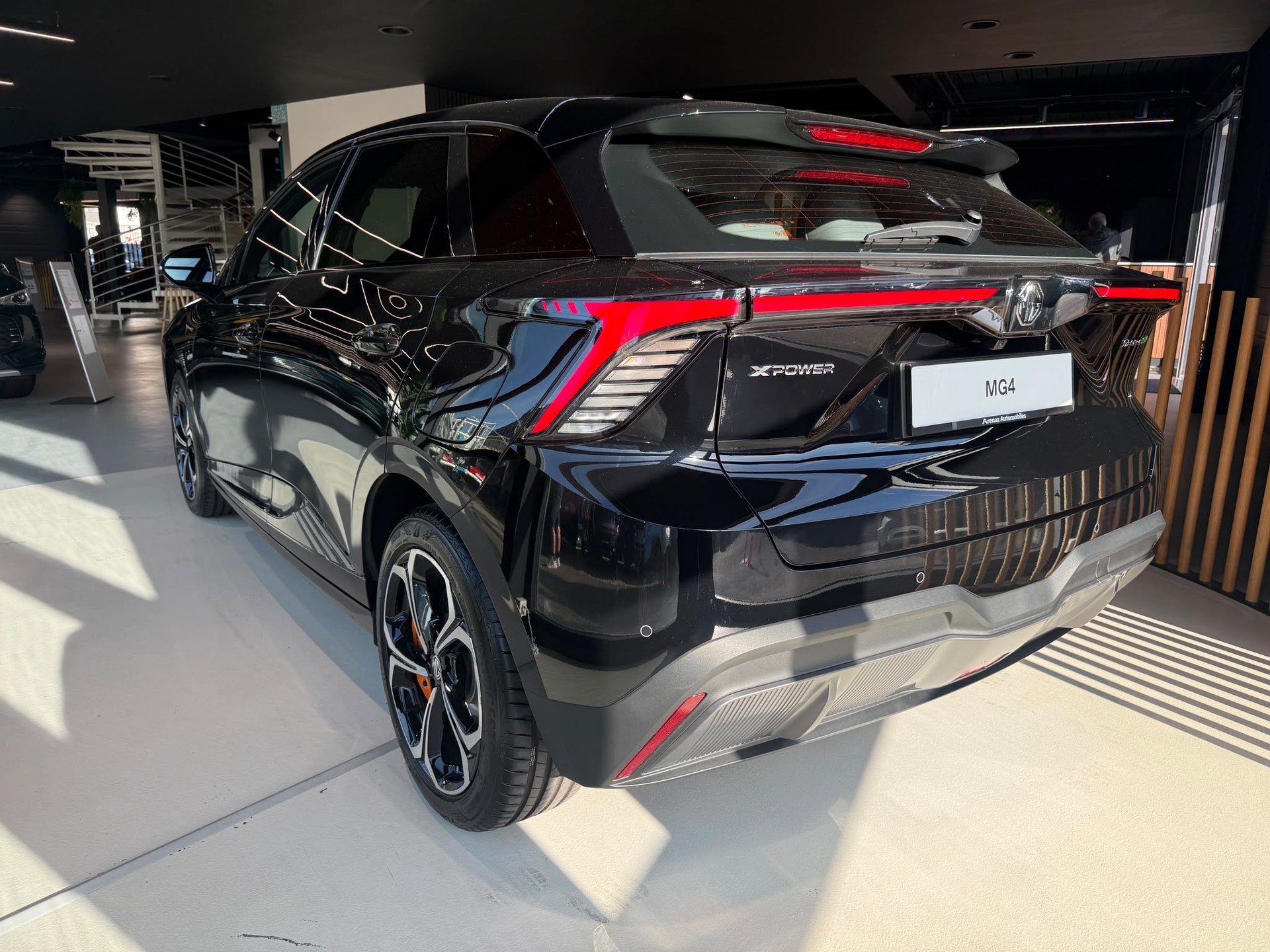MG 4 EV 64kWh Xpower AWD-showroom-element-1