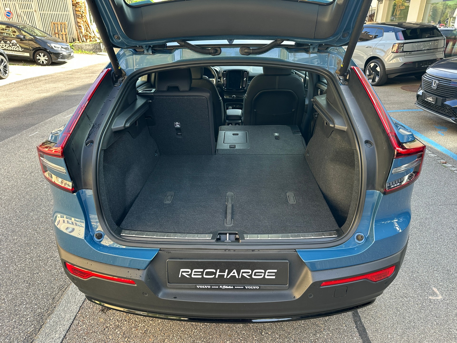 VOLVO C40 Recharge P8 Twin AWD Pure Electric Ultimate-image-13