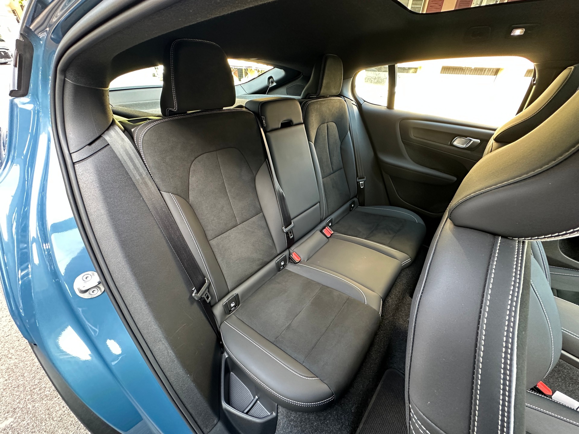 VOLVO C40 Recharge P8 Twin AWD Pure Electric Ultimate-image-12