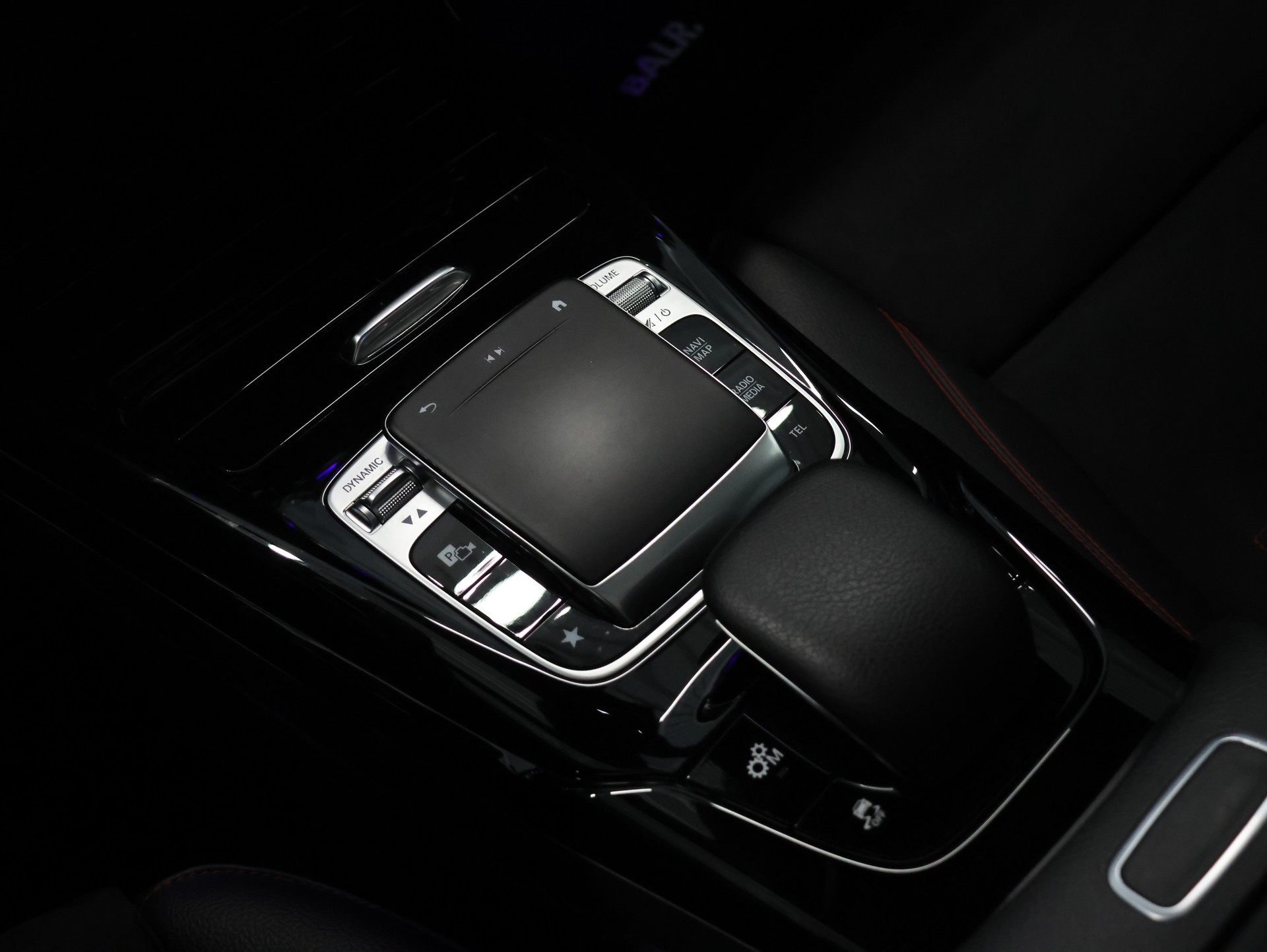 MERCEDES-BENZ CLA 35 AMG 4Matic 7G-DCT *MOUNTAIN-GRAU LACKIERUNG*-image-24