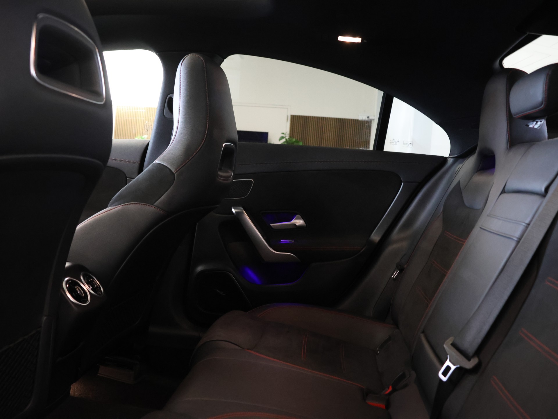 MERCEDES-BENZ CLA 35 AMG 4Matic 7G-DCT *MOUNTAIN-GRAU LACKIERUNG*-image-33