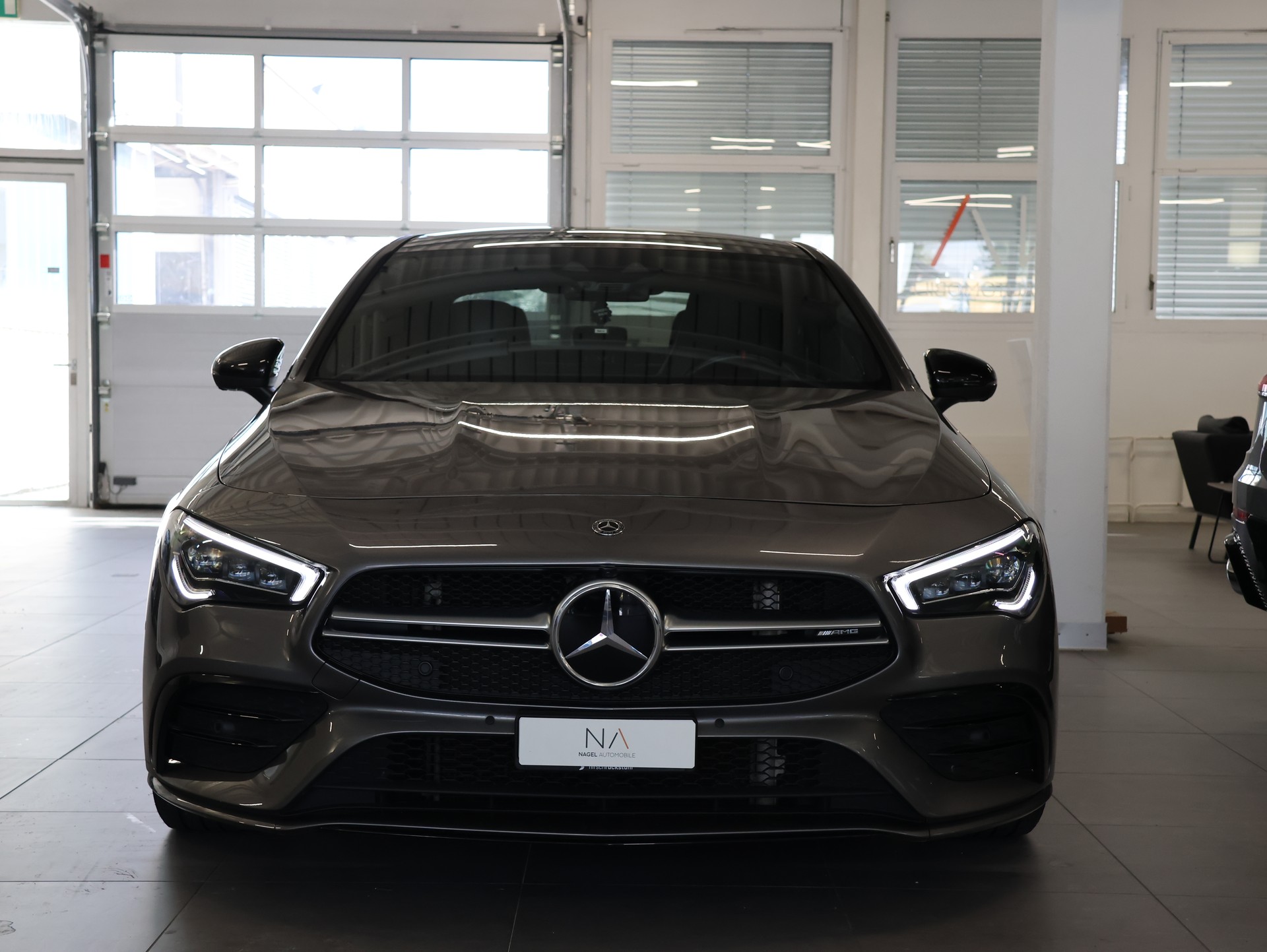 MERCEDES-BENZ CLA 35 AMG 4Matic 7G-DCT *MOUNTAIN-GRAU LACKIERUNG*-showroom-element-2