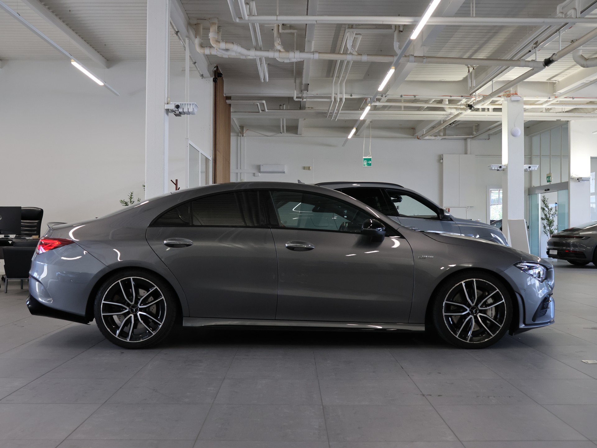 MERCEDES-BENZ CLA 35 AMG 4Matic 7G-DCT *MOUNTAIN-GRAU LACKIERUNG*-image-9